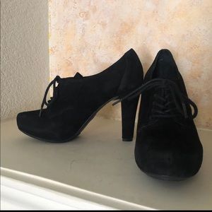 MeToo Black Suede Oxford Pump Heels Size 7